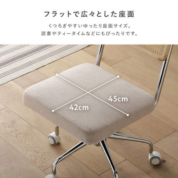 フラットで広々とした座面