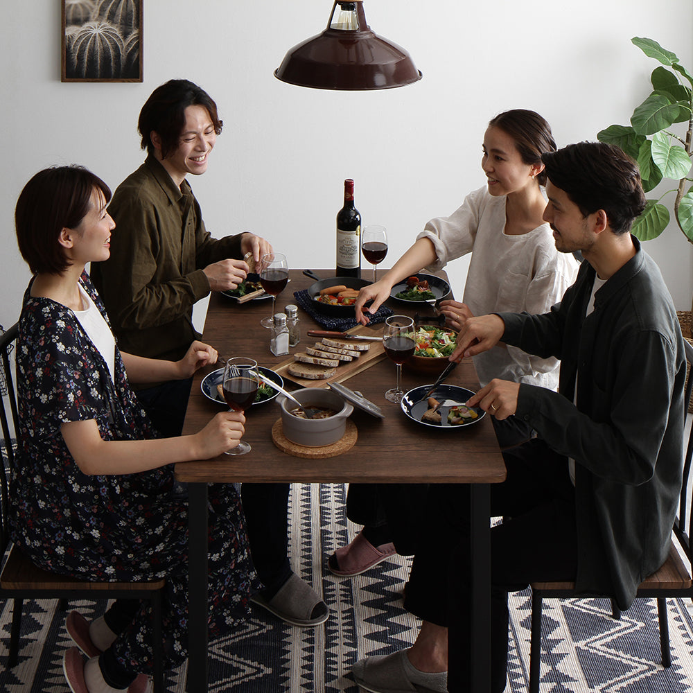 4人掛けダイニングセット(テーブル+パイプデザインチェア)