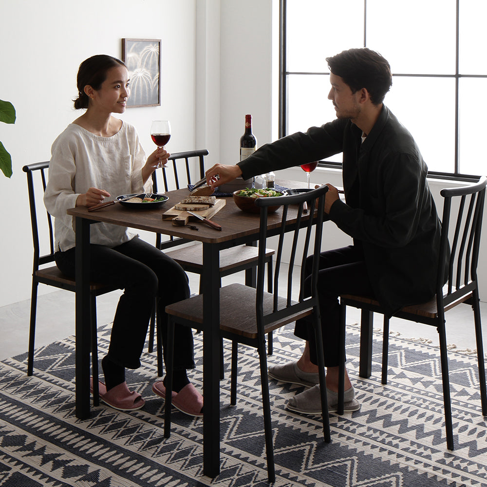 4人掛けダイニングセット(テーブル+パイプデザインチェア)