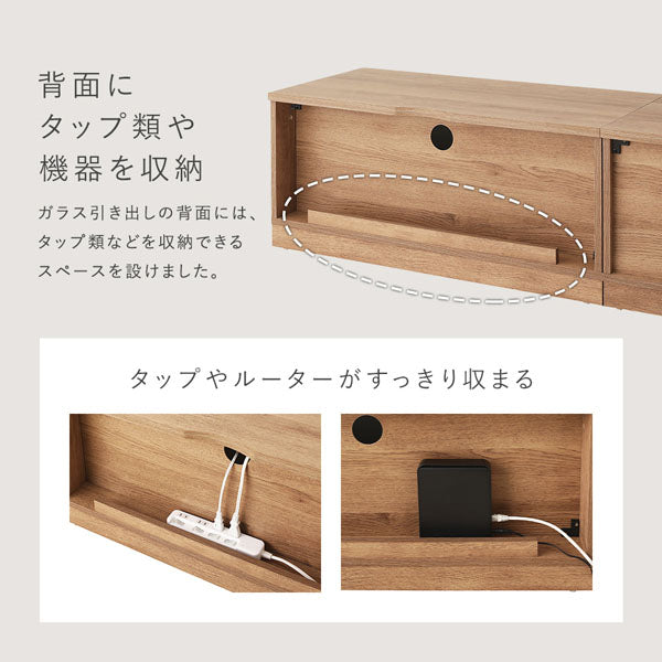 背面にタップ類や機器を収納