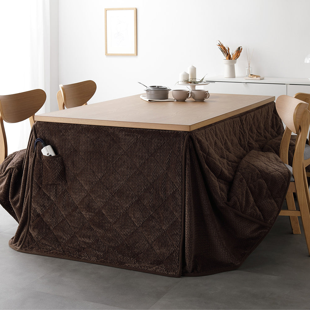 テーブル:約150×90cm・ナチュラル / 掛け布団:約290×230cm・ダークブラウン