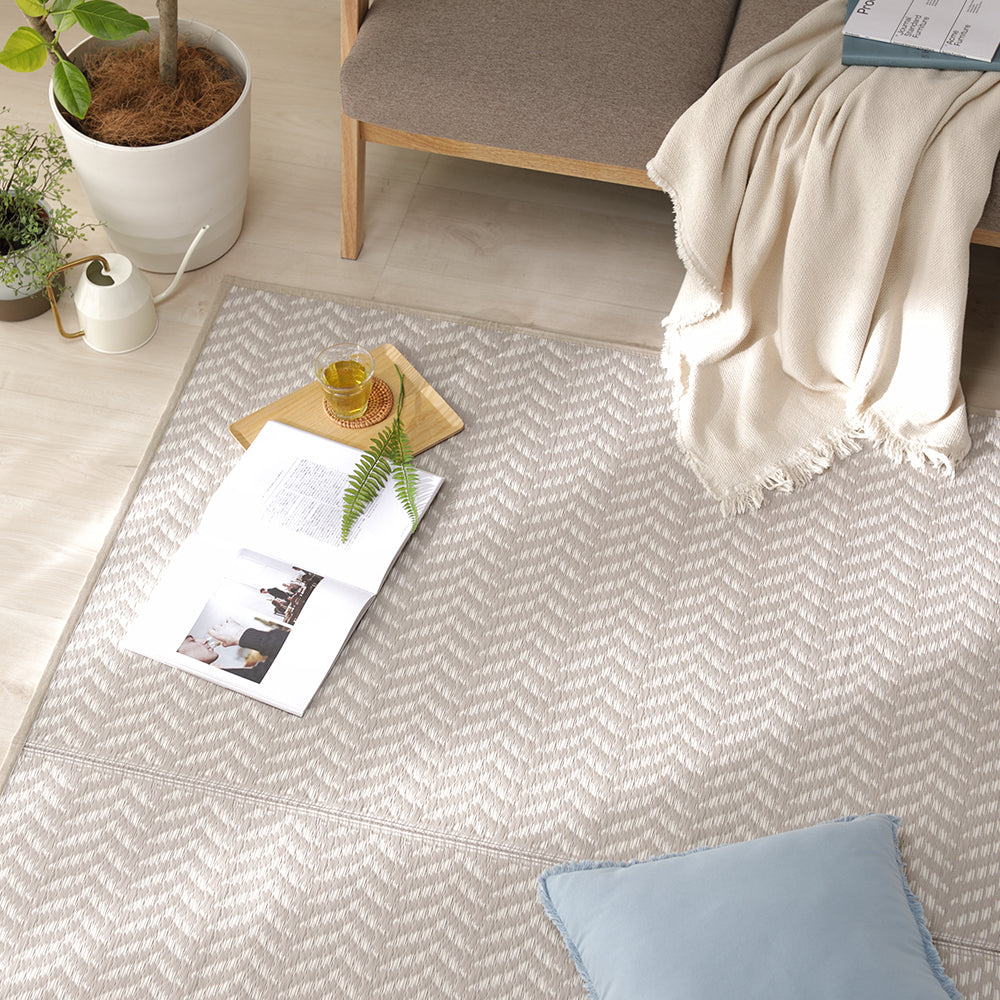 パステルカラーのヘリンボーン柄ラグ・3畳用・モカグレー