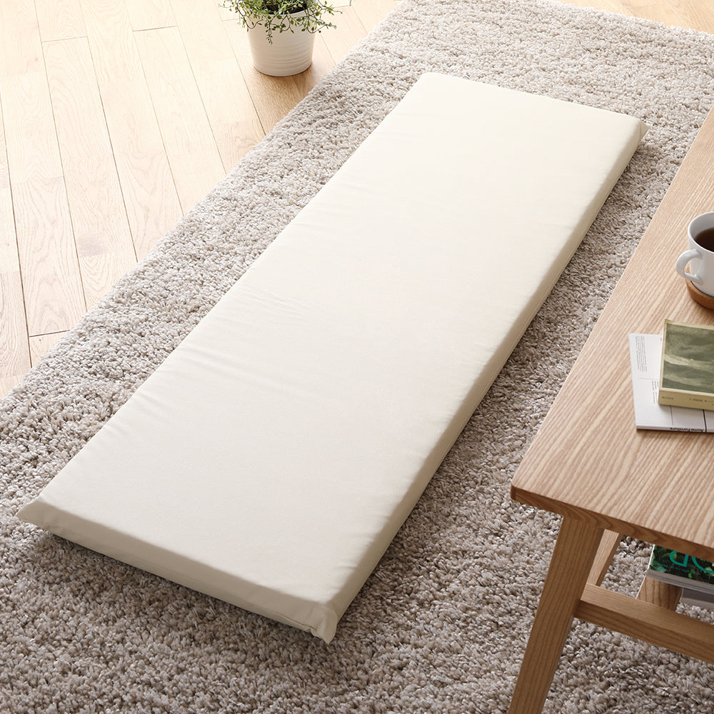 アイボリー ベージュ