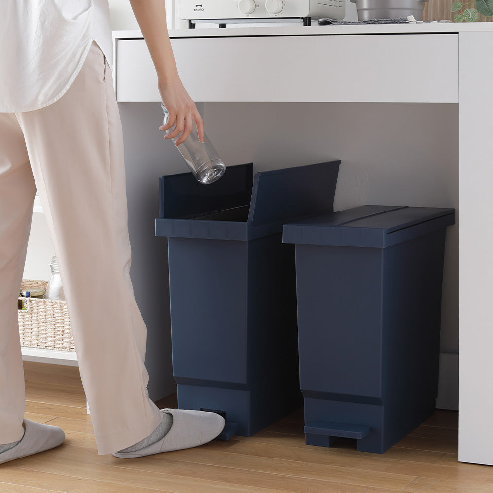 【日本製】省スペース開閉 バタフライオープンごみ箱 ペダル式 32L 2個組 ナイトブルー