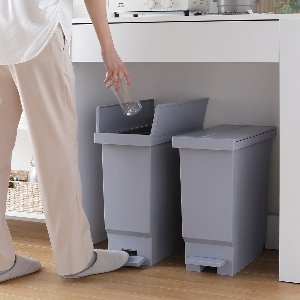 【日本製】省スペース開閉 バタフライオープンごみ箱 ペダル式 32L 2個組 クールグレー