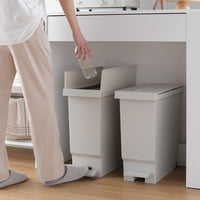 【日本製】省スペース開閉 バタフライオープンごみ箱 ペダル式 32L 2個組 ライトグレー