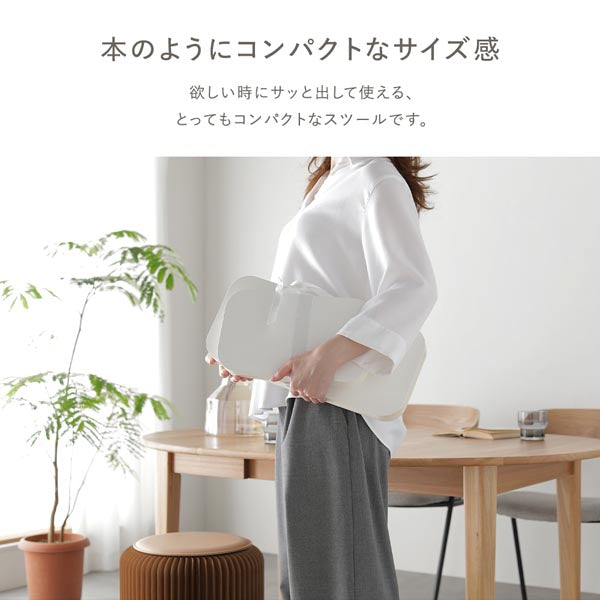 本のようにコンパクトなサイズ感