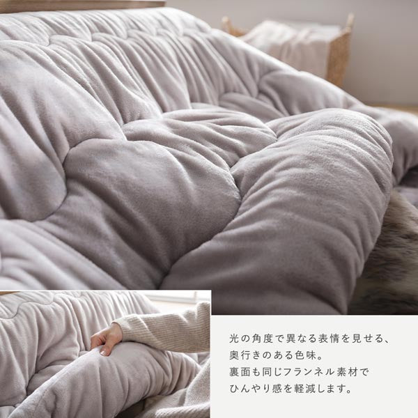 光の角度で異なる表情を見せる、奥行きのある色味。