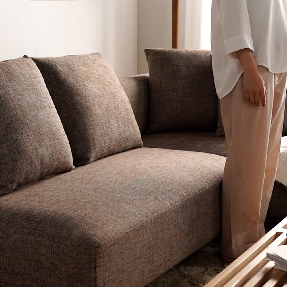 座面は弾力のあるポケットコイル仕様