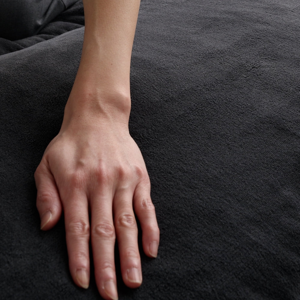 サラッとなめらかな肌触りのソフト素材