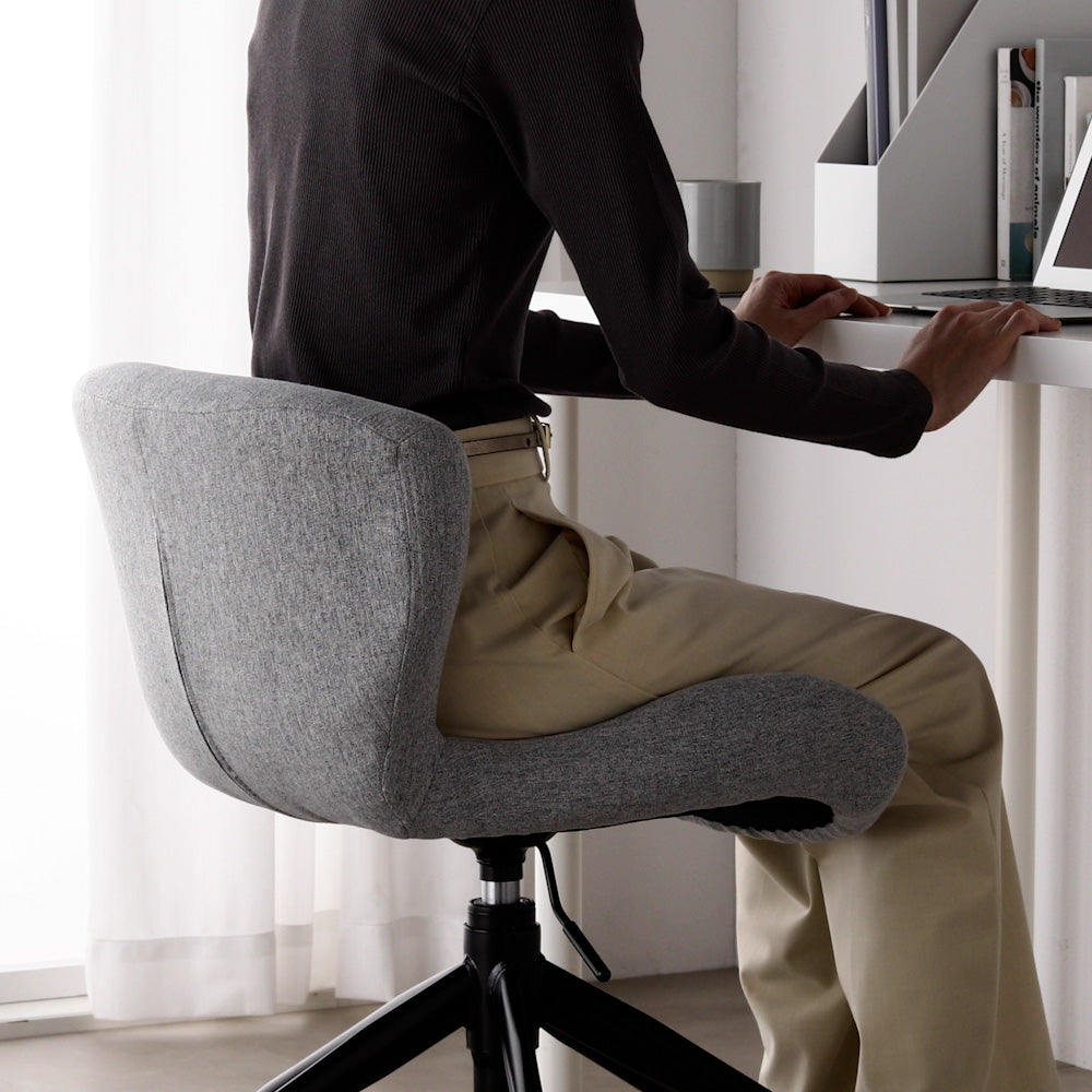 360度回転する座面で作業効率UP