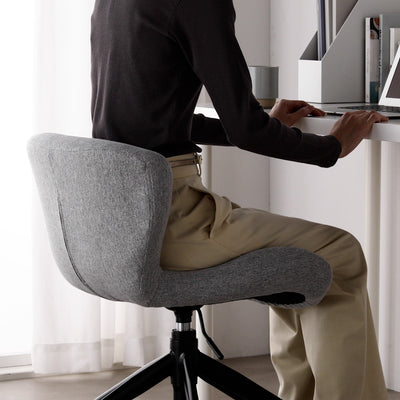 360度回転する座面で作業効率UP